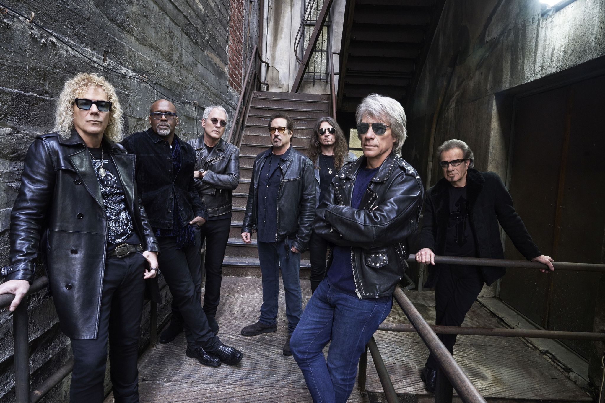 Die Band Bon Jovi: David Bryan (l), Everett Bradley, Hugh McDonald, John Shanks, Phil X, Jon Bon Jovi und Tico Torres. Foto: Universal Music/dpa