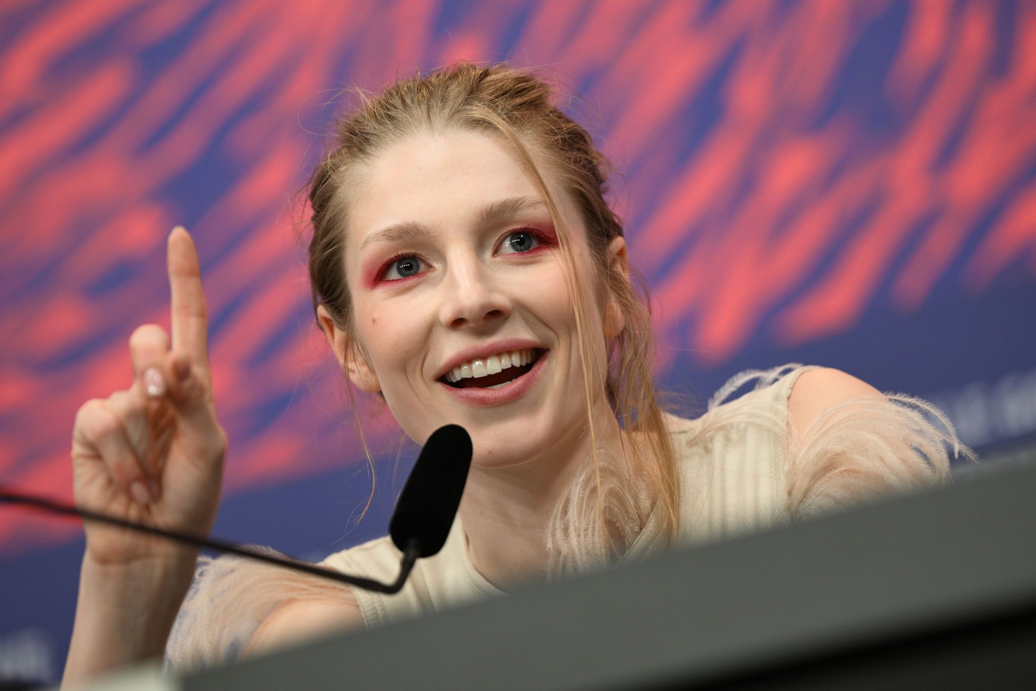 Hunter Schafer, unter anderem bekannt aus «Euphoria», spielt in der Science-Fiction-Saga mit. Foto: Sebastian Gollnow/dpa