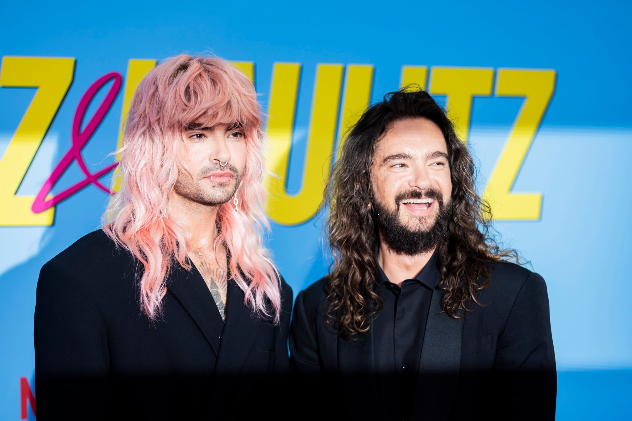 Die Zwillingsbrüder Bill (l) und Tom Kaulitz bei der Premiere der Netflix-Dokuserie «Kaulitz & Kaulitz». Foto: Christoph Soeder/dpa