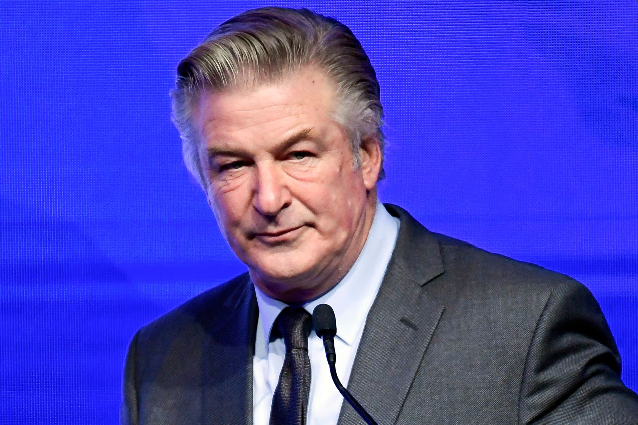 Alec Baldwin wehrt den Vorwurf von fahrlässiger Tötung ab Foto: Evan Agostini/Invision via AP/dpa