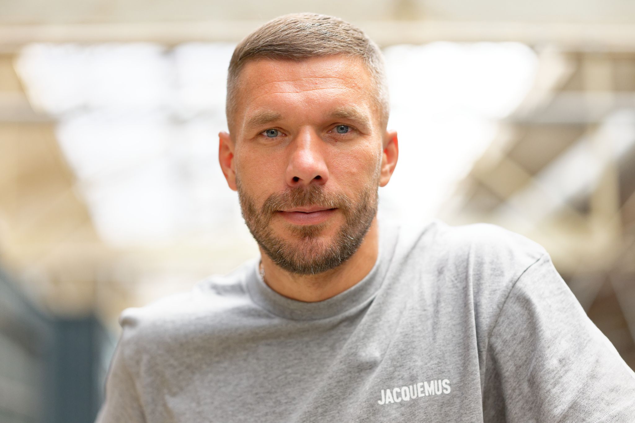 Ex-Fußballnationalspieler Lukas Podolski bescheinigt den Deutschen einen Hang zum Meckern. Foto: Henning Kaiser/dpa