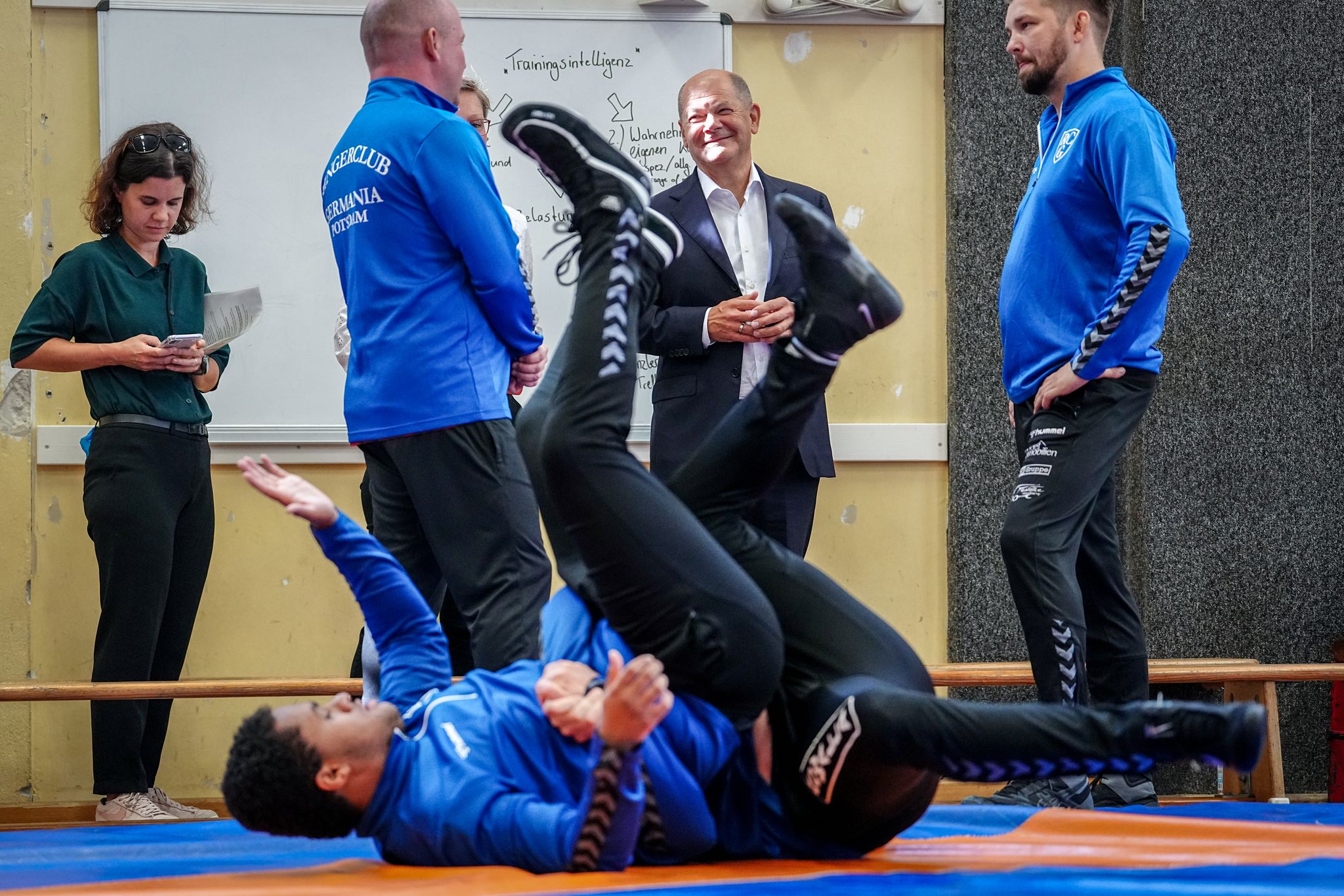 Bundeskanzler Olaf Scholz (SPD) blickt auf eine kurze Kampfsportvergangenheit zurück. Foto: Kay Nietfeld/dpa