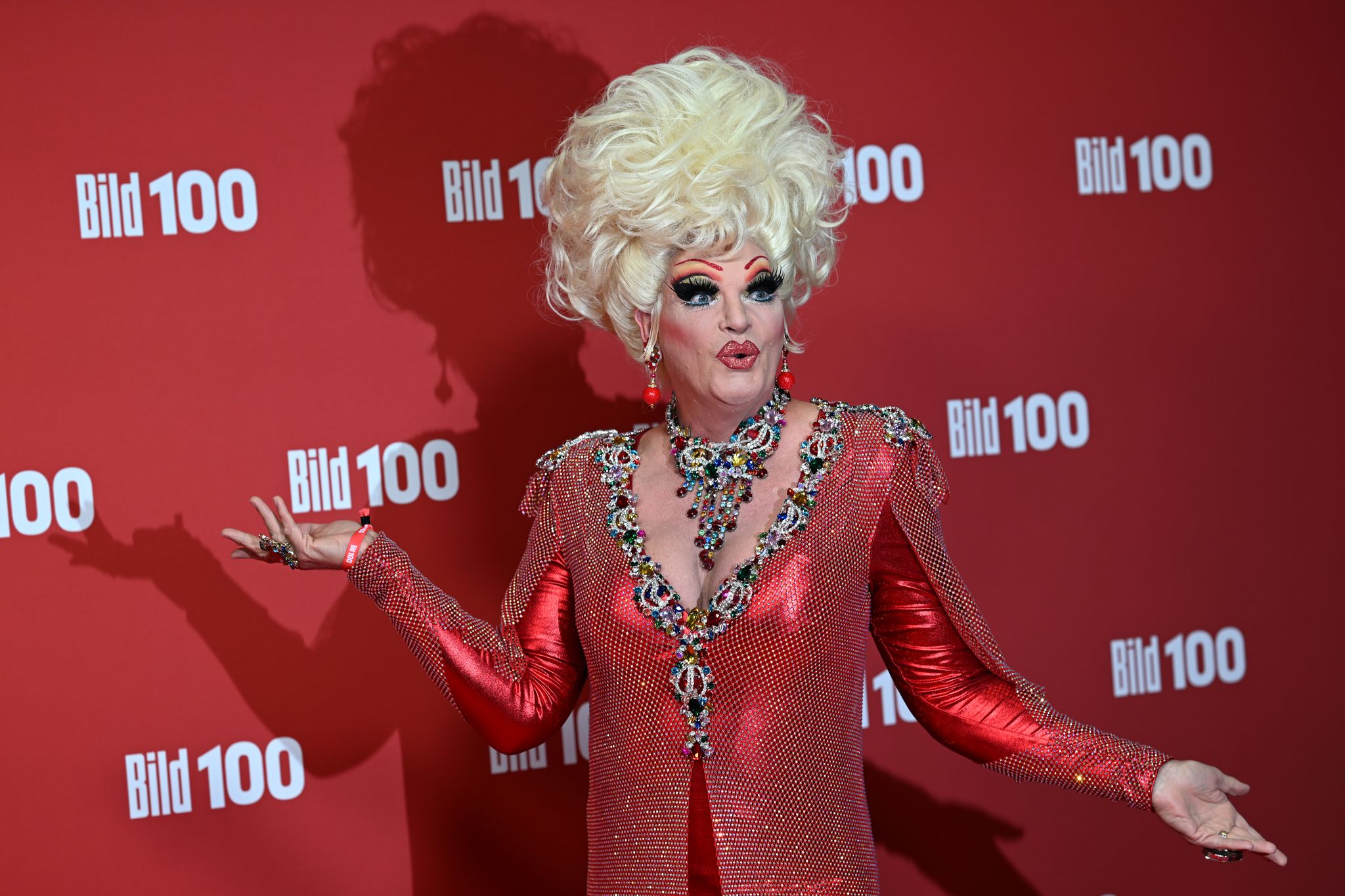 Dragqueen Olivia Jones hat Luke Mockridge, für dessen Äußerungen über die Paralympics, kritisiert.  Foto: Jens Kalaene/dpa