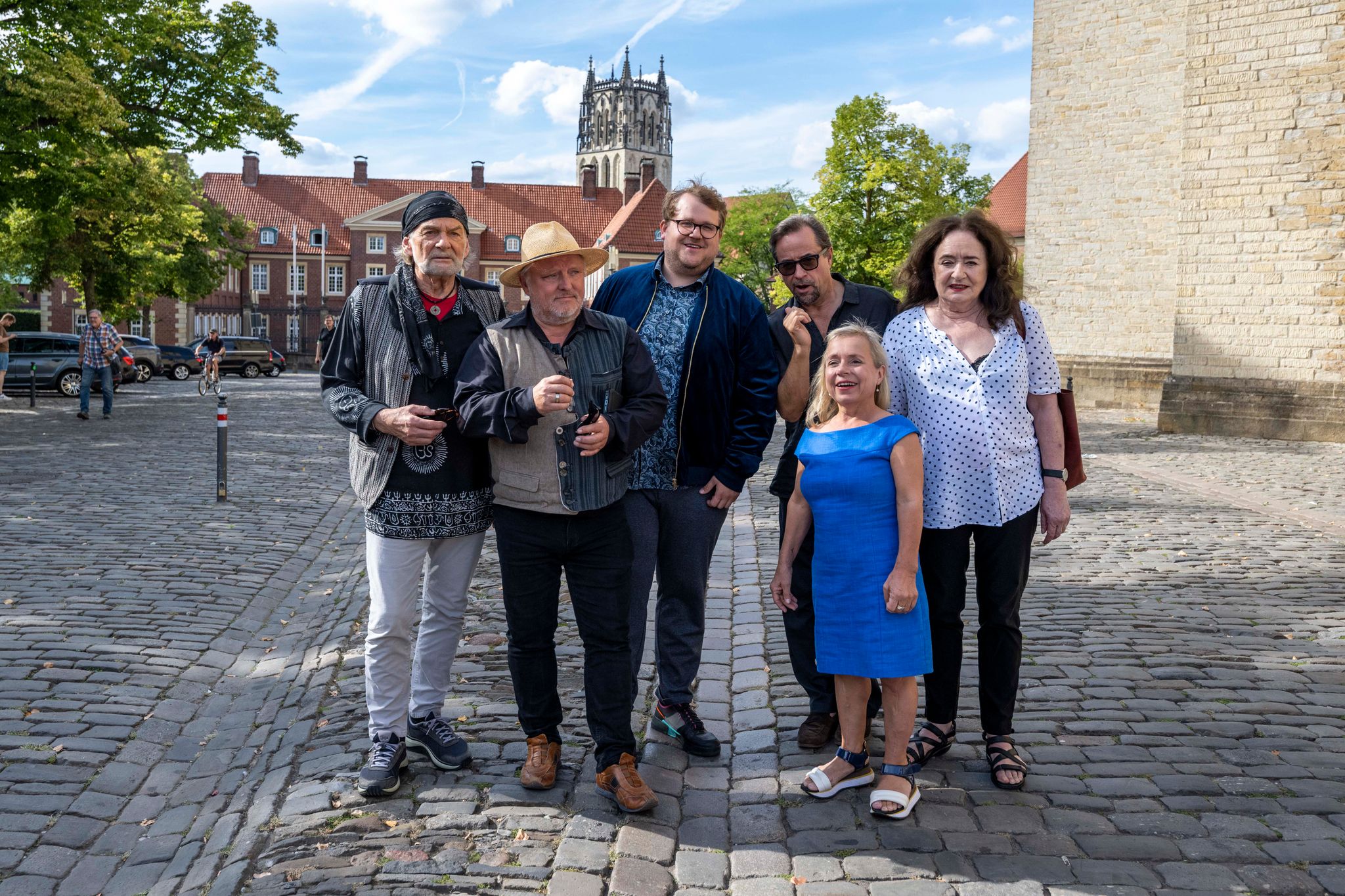 Mit Abstand das populärste Team beim «Tatort»: Die Schauspieler der Münster-Krimis - von links nach rechts: Claus D. Clausnitzer, Axel Prahl, Björn Meyer, Jan Josef Liefers, Christine Urspruch und Mechthild Großmann. (Archivfoto) Foto: David Inderlied/dpa