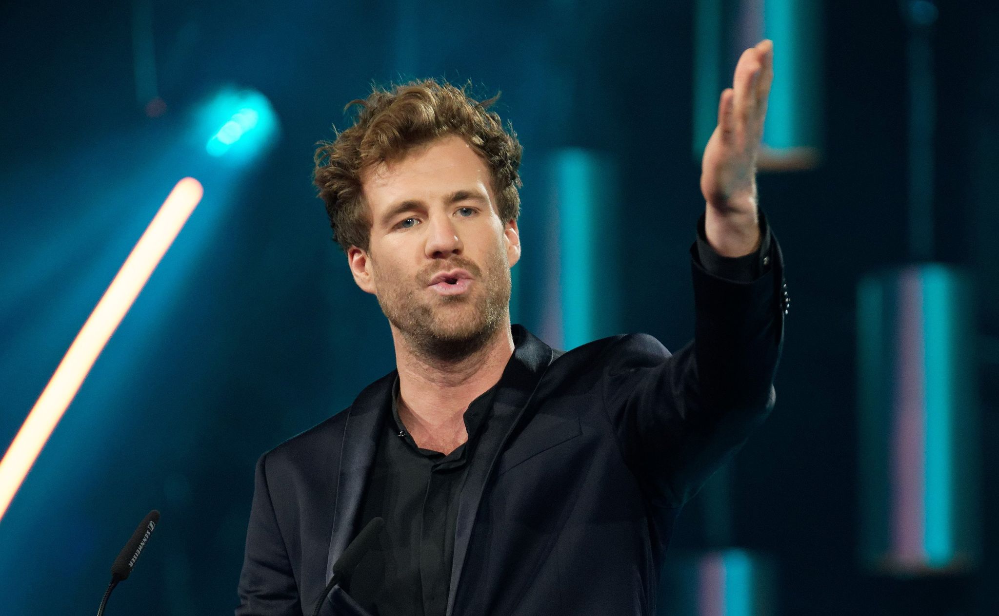 Nach mehreren Show-Absagen wegen seiner verunglimpfenden Aussagen über Behinderte will Comedian Luke Mockridge wieder auf die Bühne (Archiv-Foto). Foto: Henning Kaiser/dpa