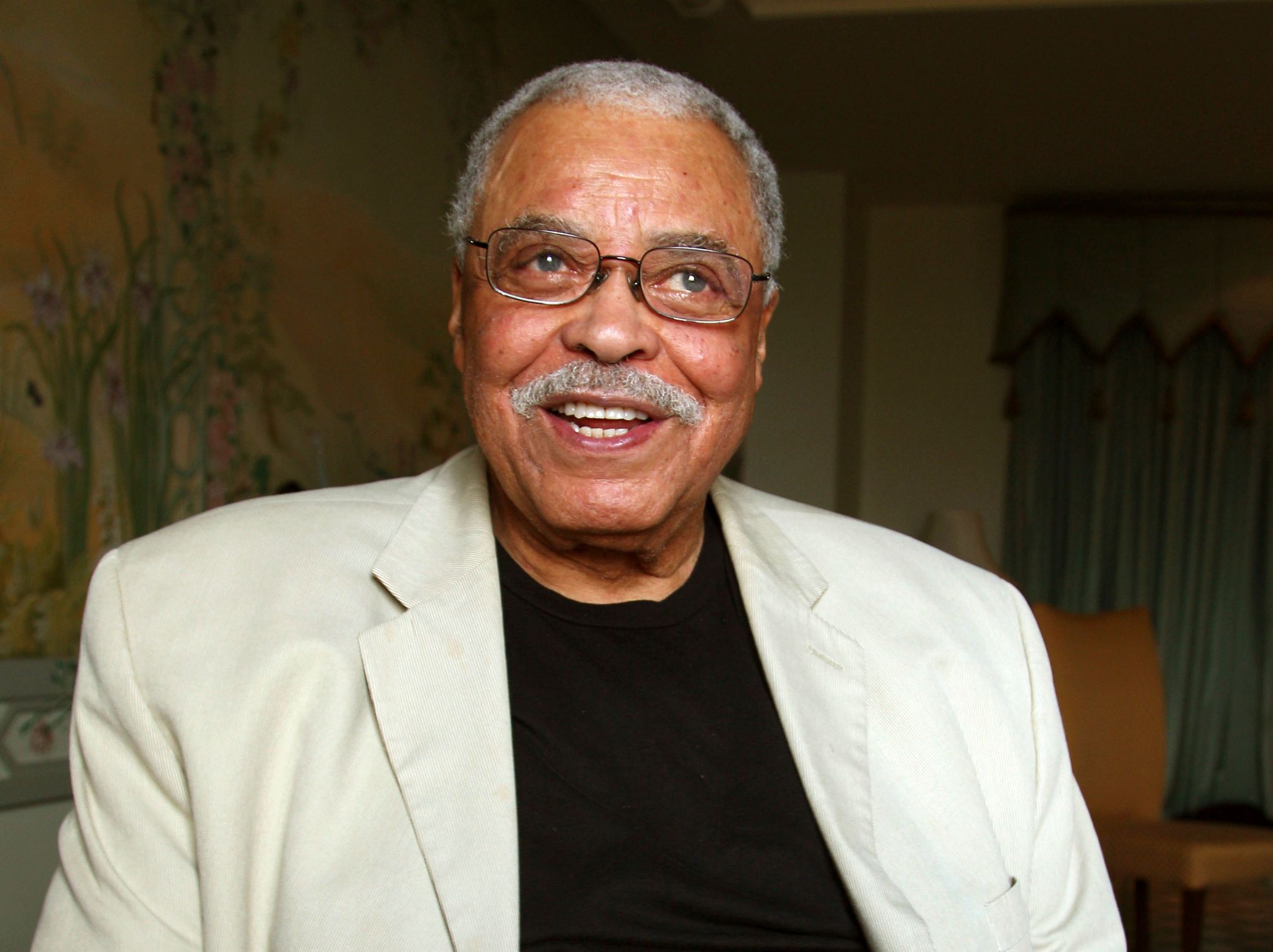 James Earl Jones war für seine tiefe Stimme bekannt. (Archivbild) Foto: Rick Rycroft/AP/dpa