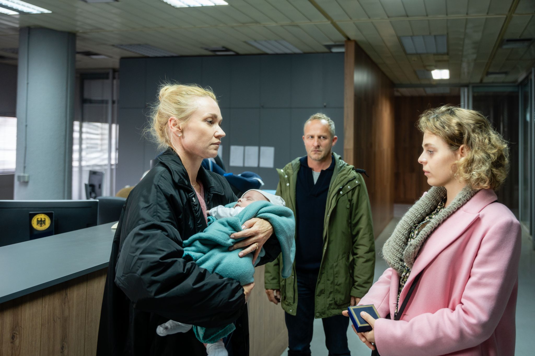 Wegen des Ukraine-Krieges bleibt das Baby für Niclas und Judith länger bei Leihmutter Oksana als geplant. Foto: Alexander Fischerkoesen/ZDF/dpa