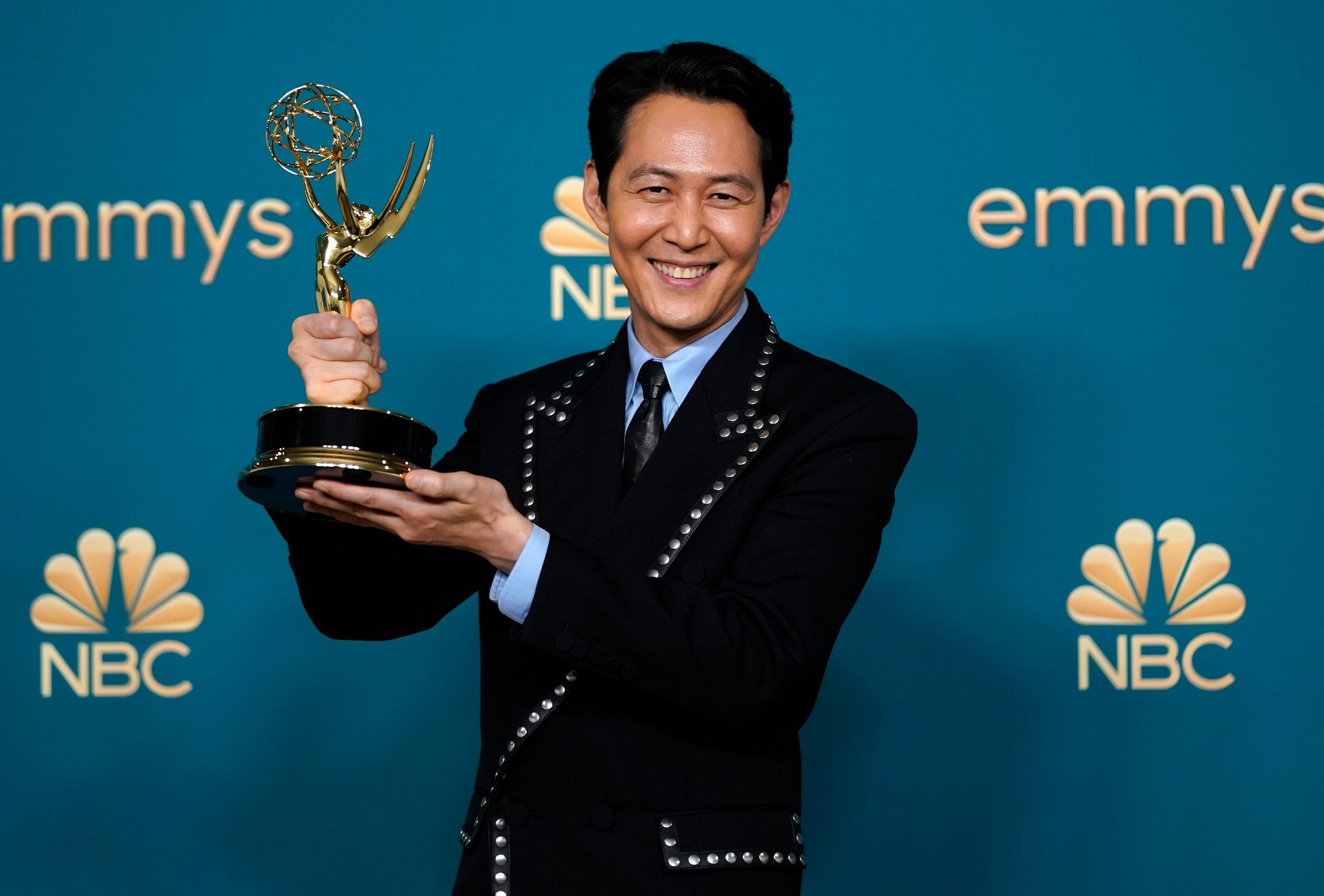 Bei den Primetime Emmys 2022 gewann «Squid Game»-Star Lee Jung-jae den Preis als «Bester Hauptdarsteller». (Archivbild) Foto: Jae C. Hong/Invision/dpa