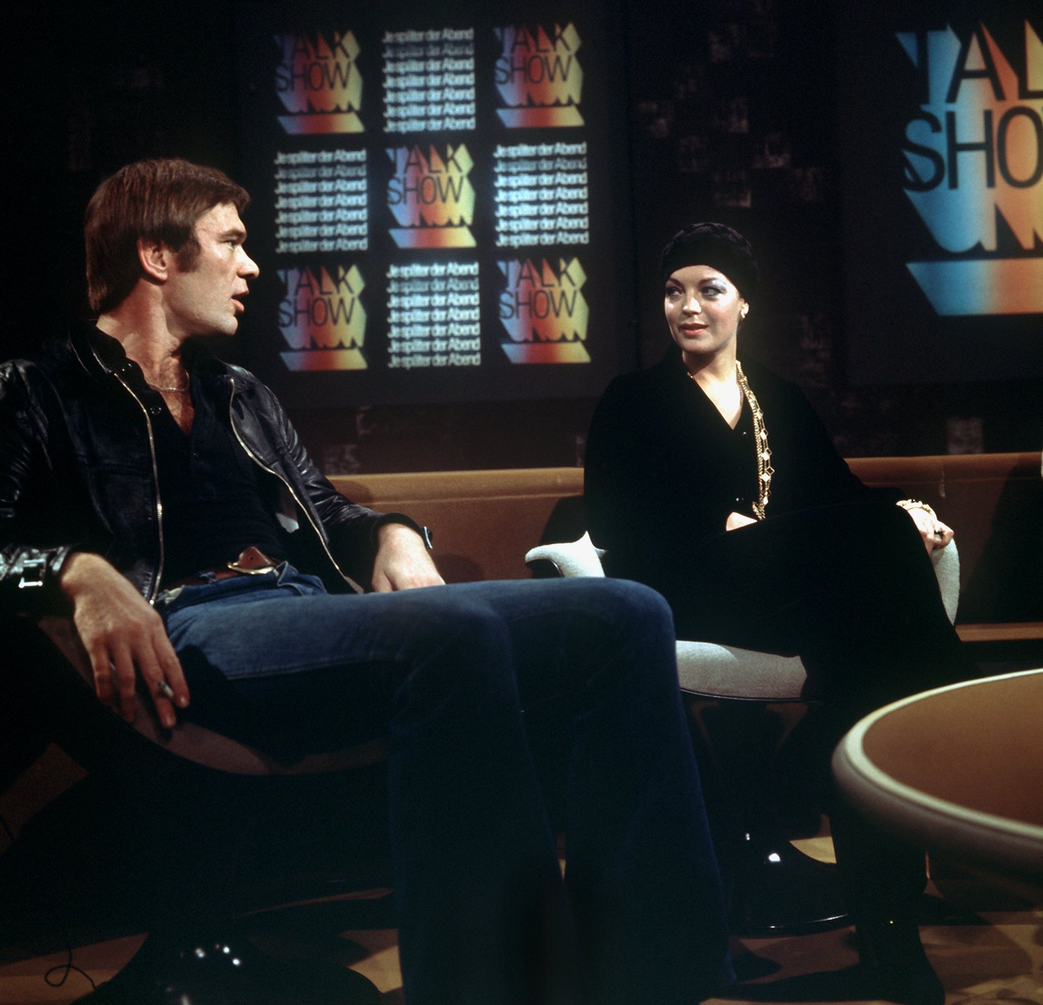 Unvergessen: Romy Schneider und Burkhard Driest am 30. Oktober 1974 in der WDR-Talkshow «Je später der Abend». (Archivbild)  Foto: Horst Ossinger/dpa