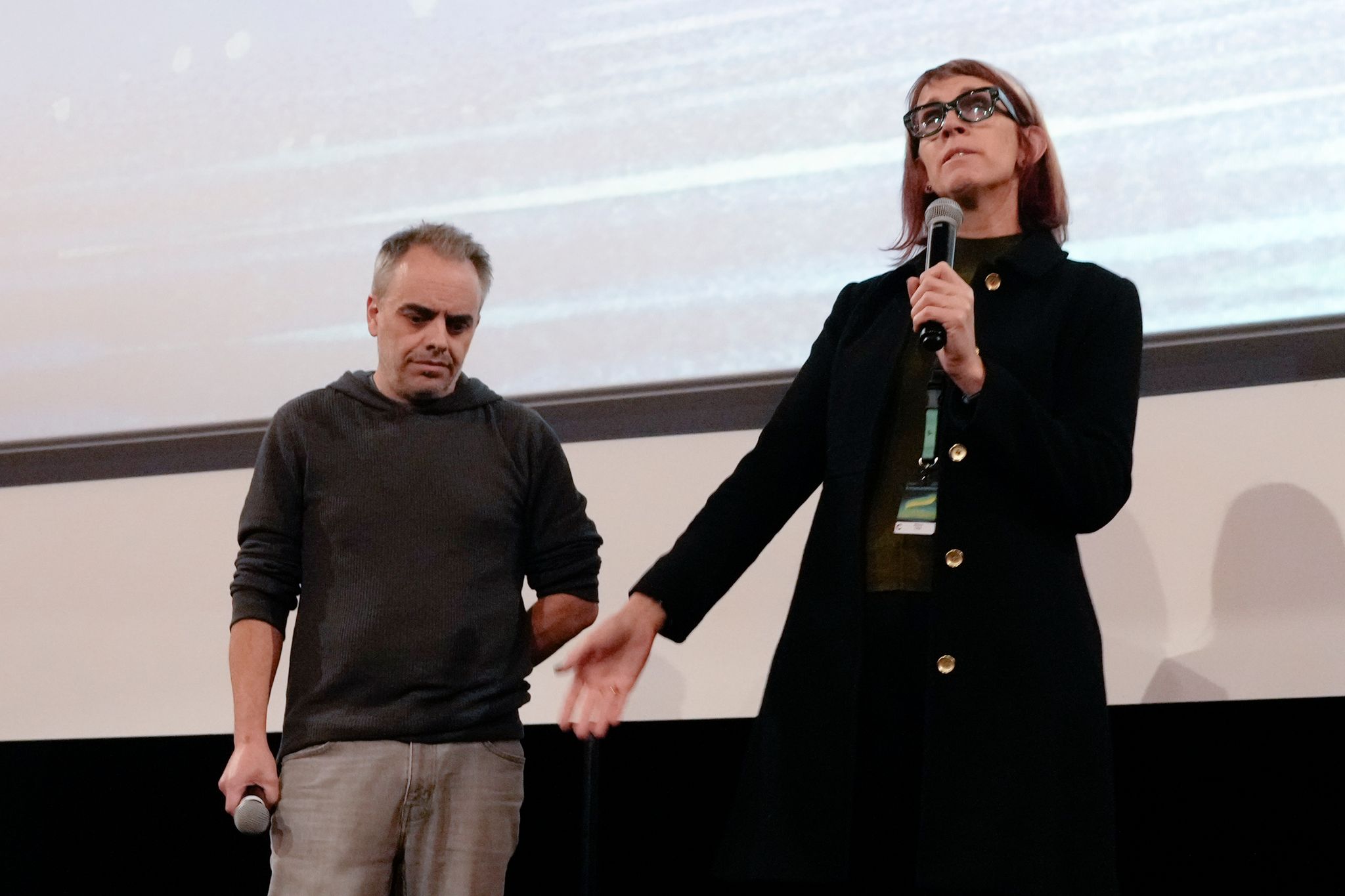 US-Regisseur Joel Souza und Kamerafrau Bianca Cline bei der Premiere. Foto: Czarek Sokolowski/AP