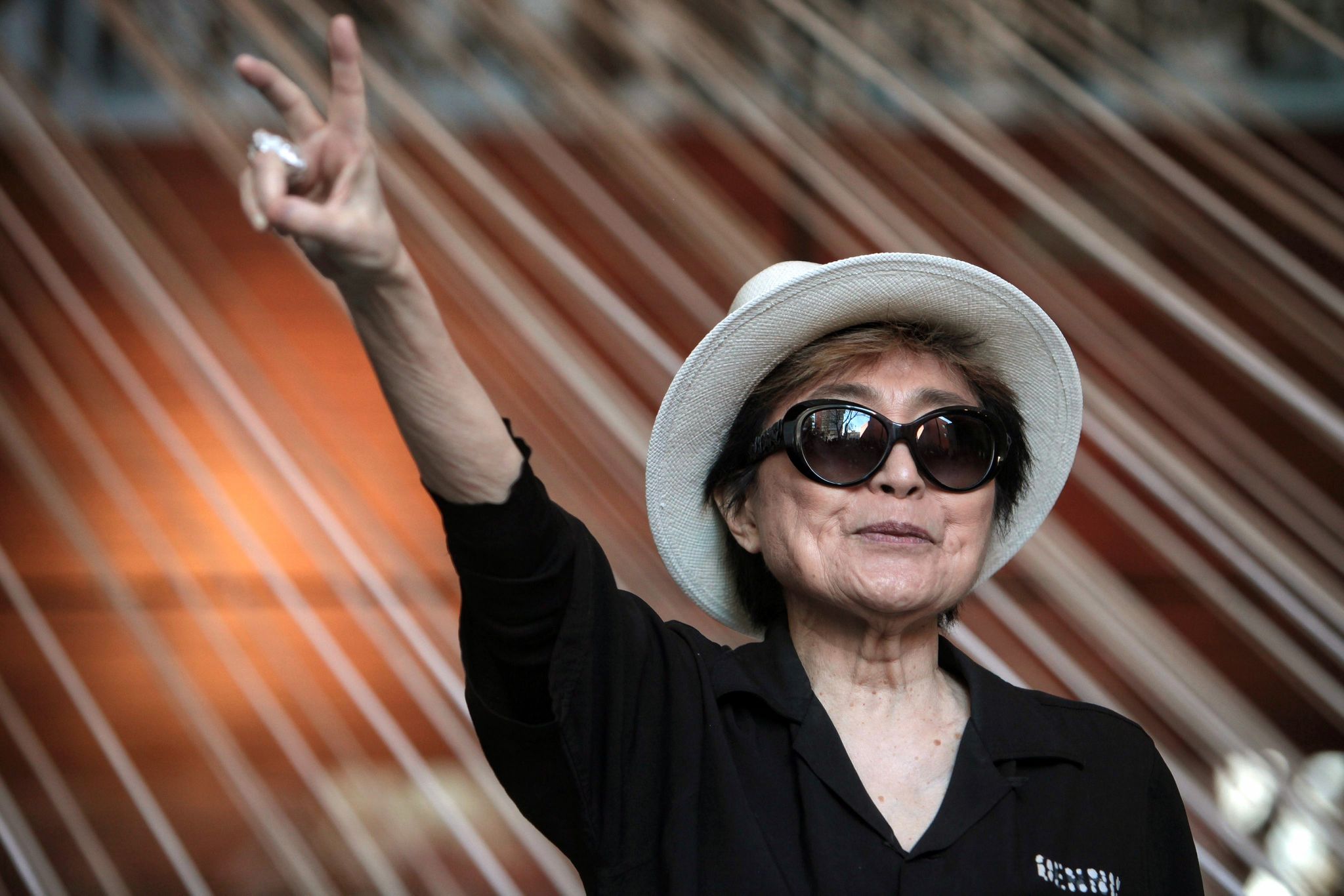 Ein Fahrer hat die Uhr bei Yoko Ono gestohlen, ist das Gericht überzeugt. (Archivbild) Foto: Sashenka Gutiérrez/EFE/dpa